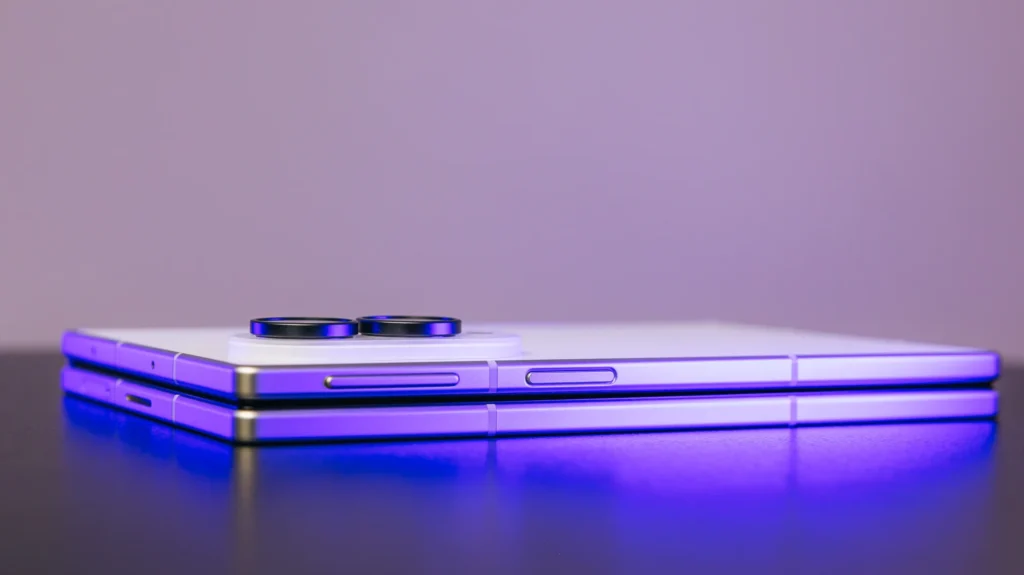 samsung galaxy z fold 8 features ultra thin design